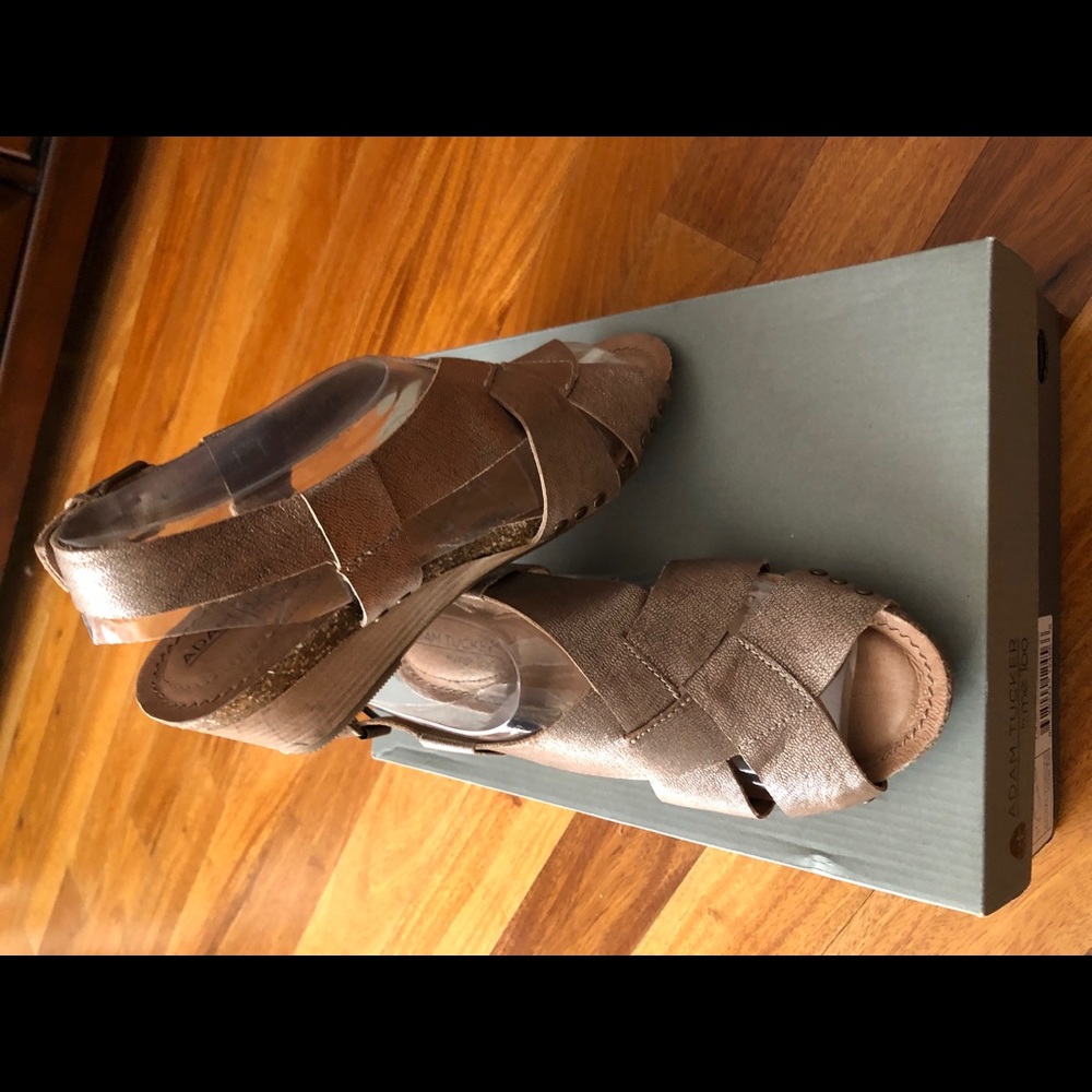 ADAM TUCKER by me Too Metallic Sandals